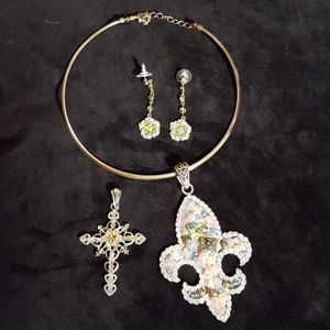 Interchangeable necklaces and pendants and earring